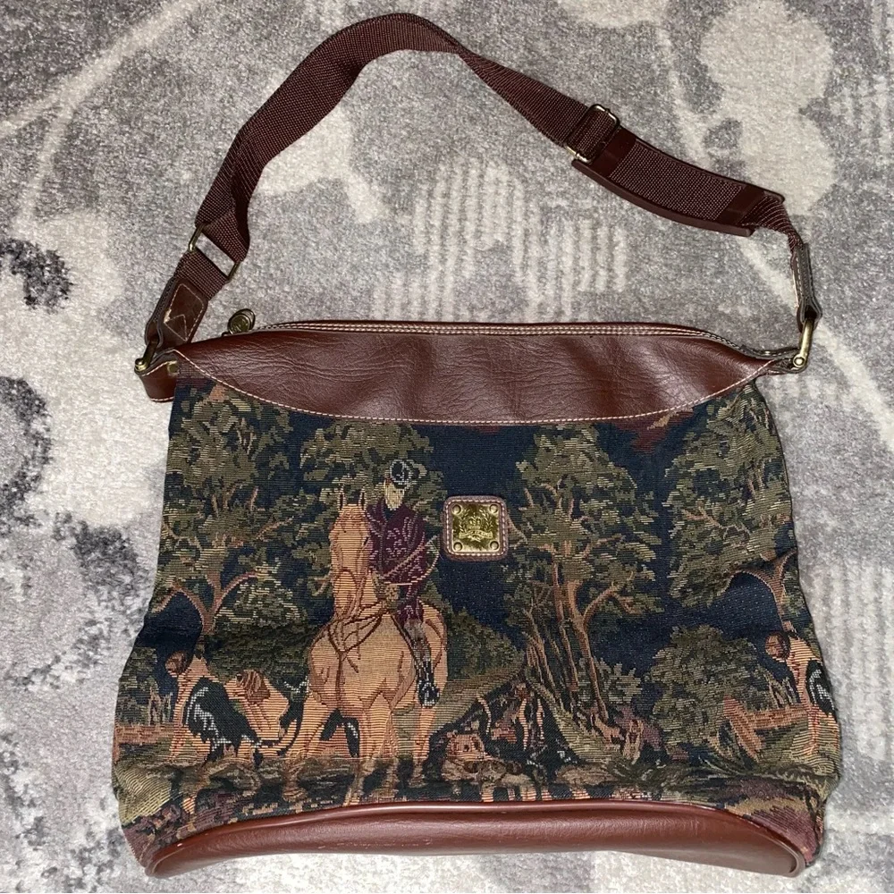 Vintage Capezio Collection Fox Hunting Royal British Scene Dance Duffle Bag - Picture 1 of 16
